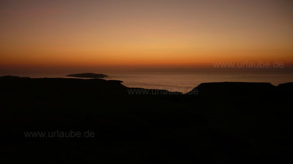 Romantischer Sonnenuntergang an der Steilk&uuml;ste