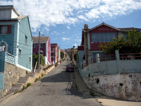 Eine typische Stra&szlig;e in Valpo, wie die Chilenen Valpara&iacute;so nennen