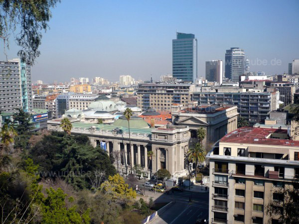 Blick auf die gesch&auml;ftige Stadt