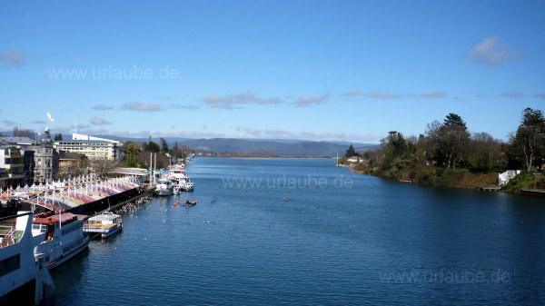 Blick auf Vald&iacute;via und den gleichnamigen Fluss