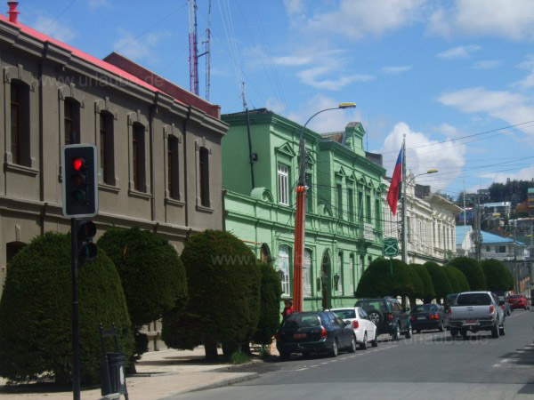 Die bunten H&auml;uschen erinnern etwas an Valpara&iacute;so - der Baustil ist jedoch unverkennbar anders.