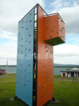 Freizeitaktivität an der Universität: Eine Outdoor - Kletterwand.