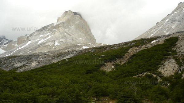 Wo man auch hinschaut - man sieht Berge und W&auml;lder