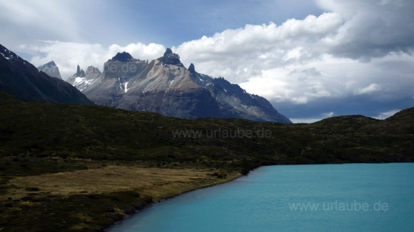 Lago Peho&eacute; mit leichtem Sonnenschein