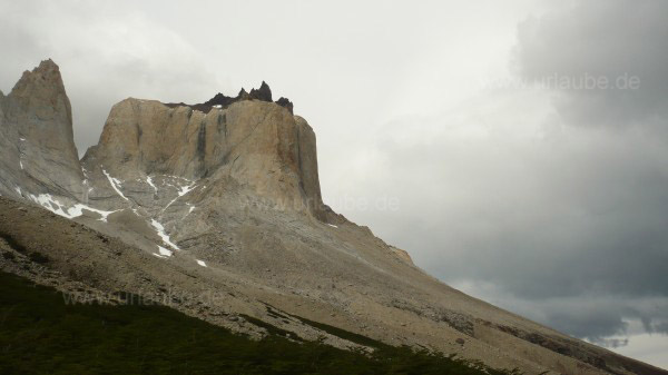 die eindrucksvolle Gebirgskette des Valle Franc&eacute;s