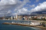 Der Strand von Benidorm mit der Wolkenkratzer-Skyline