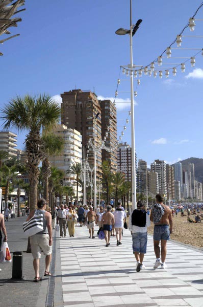Die Strandpromenade an der Playa Levante