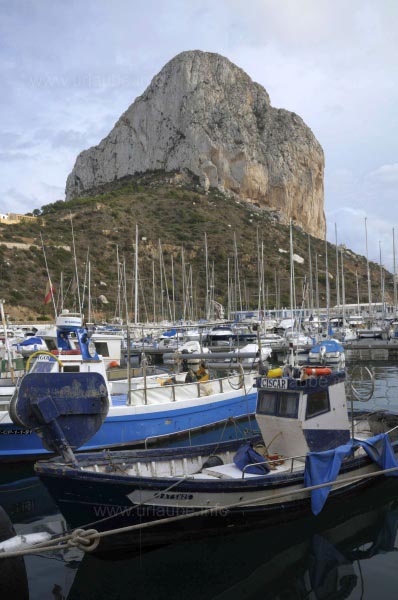 Der Hafen und der Pen&oacute;n de Ifach