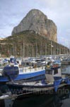 Der Hafen und der Penón de Ifach