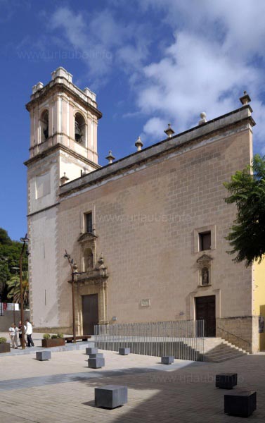 Die Kirche von D&eacute;nia