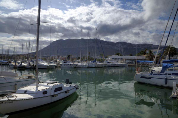 Der Hafen von D&eacute;nia