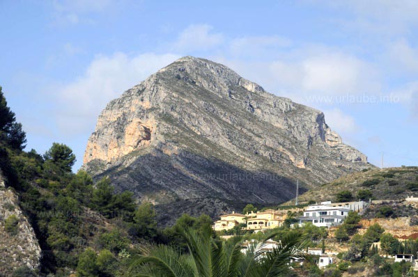 Der Montg&oacute; aus Richtung J&aacute;vea