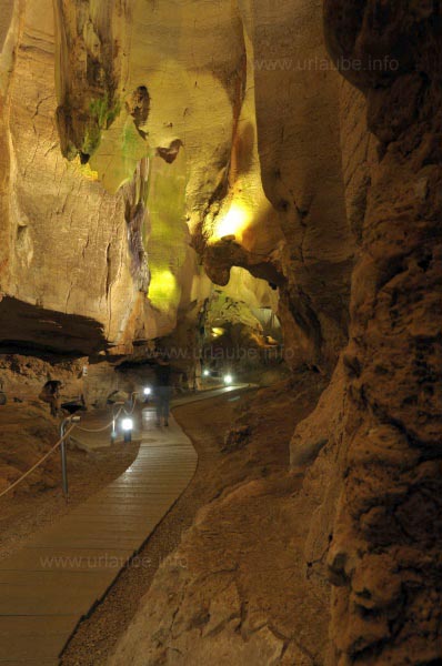 Die Cueva de les Claveras