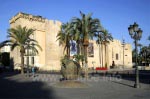 Der Palacio de Altamira mit dem Weltkugeldenkmal