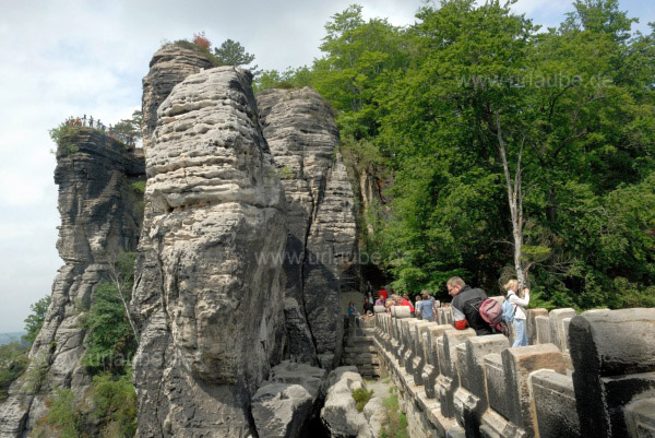 Basteibr&uuml;cke und Aussichtspunkt an der Bastei