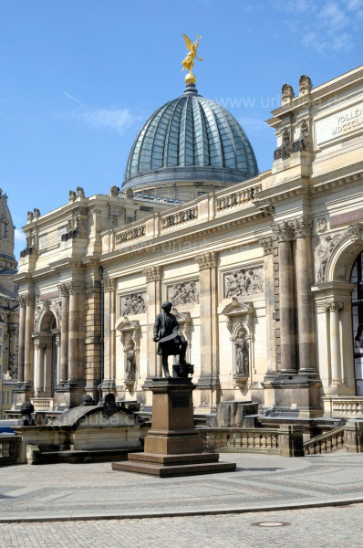 Kunstakademie und Kunstverein mit Semperdenkmal