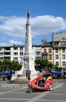 Fahrradtaxi vor dem Denkmal an der Paulskirche