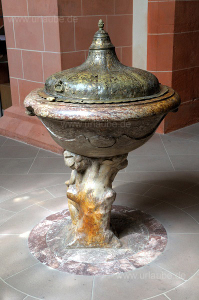 Das Taufbecken