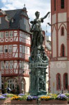 Die Figur der Justitia auf dem Gerechtigkeits-Brunnen