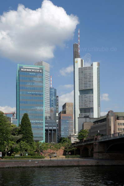 Frankfurter Hochh&auml;user mit dem Commerzbank Tower (rechts)