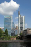 Frankfurter Hochhäuser mit dem Commerzbank Tower (rechts)