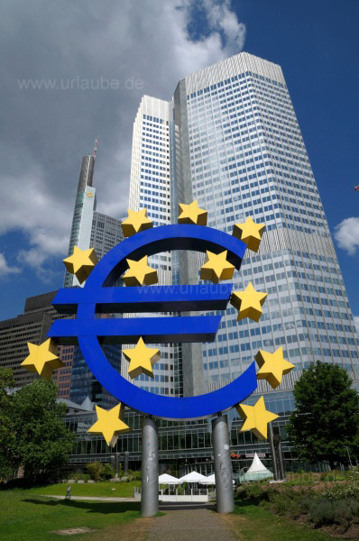 Der Eurotower mit dem Eurosymbol