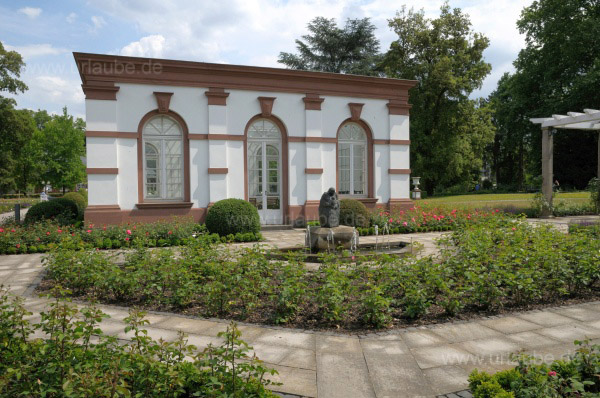 Der Rosengarten mit dem Haus Rosenbrunn