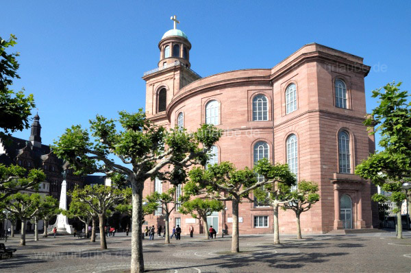der Paulsplatz mit der Paulskirche