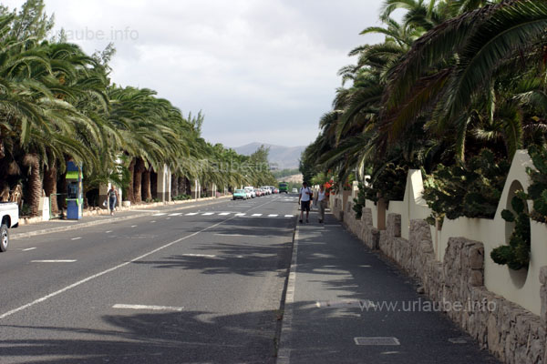 Die Hauptstra&szlig;e von Costa Palma