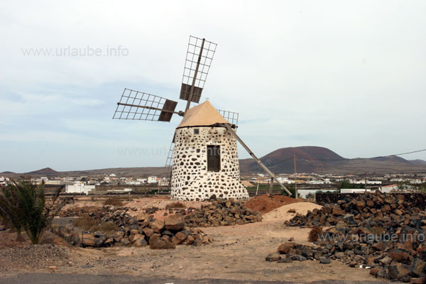 Restaurierte Gofio-Windm&uuml;hle in Lajares