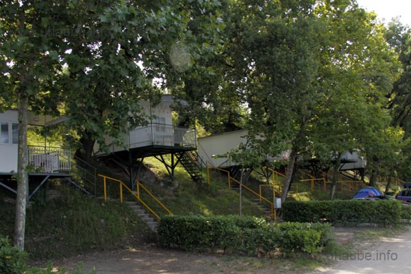Campingh&auml;user auf Pf&auml;hlen