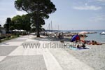 Uferpromenade mit Strand kurz vor Lazise