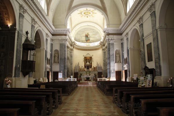 Gro&szlig;e Pfarrkirche von Lazise