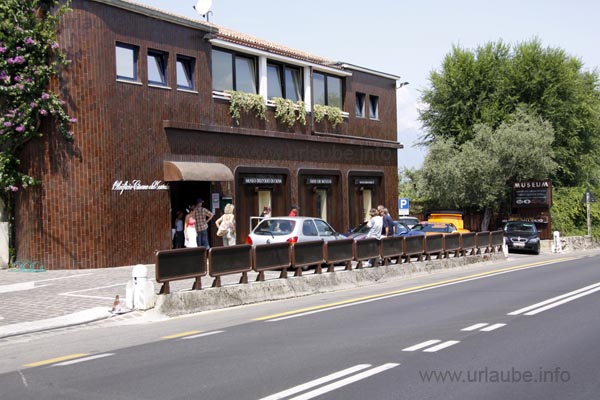 Das &Ouml;lmuseum von Cisano liegt direkt an der Gardesana.