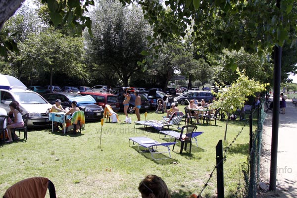 Gro&szlig;er Camping-Platz von Cisano