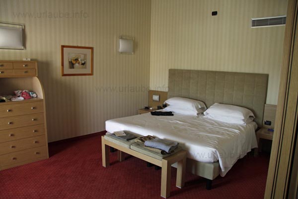 Gro&szlig;es Doppelbett in der Royal Suite