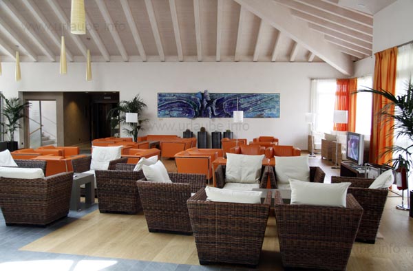 Helle, freundliche Hotel-Lobby