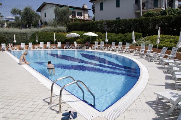 Zus&auml;tzlicher Pool, versteckt am Rande der Hotelanlage