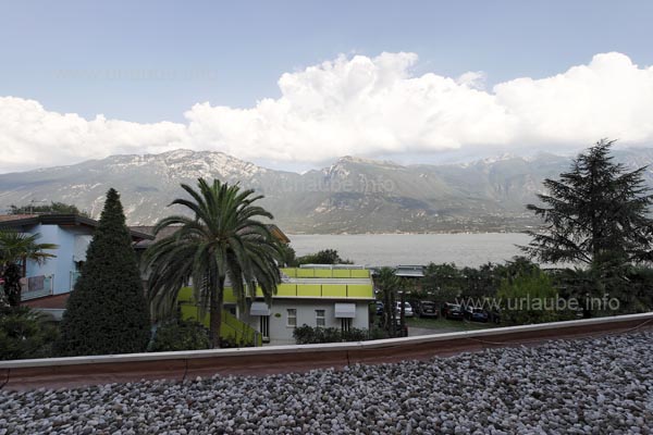 Mein Blick vom Zimmer aus auf den Gardasee