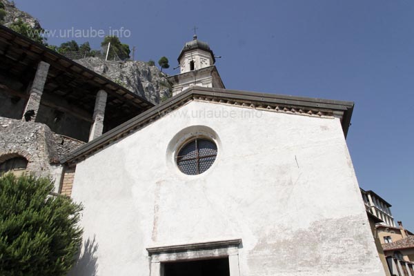 Von der Kirche San Rocco hat man eine sch&ouml;ne Aussicht &uuml;ber den Gardasee.
