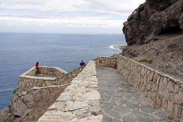 Der Mirador El Balc&oacute;n ist ein aus Steinen gemauerter Aussichtspunkt an der Nordwestk&uuml;ste.