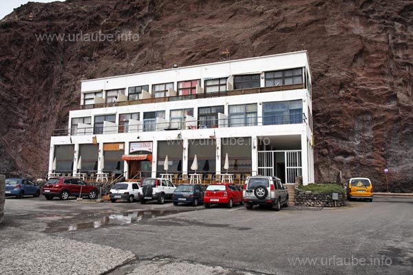 Direkt an der Mole von Sardina del Norte liegt das Restaurant Fragata.
