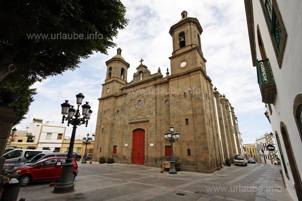 Die Kirche von Ag&uuml;imes