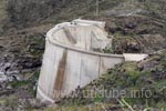 Das Wasserbecken hinter der Staumauer entpuppte sich als gähnend leer.