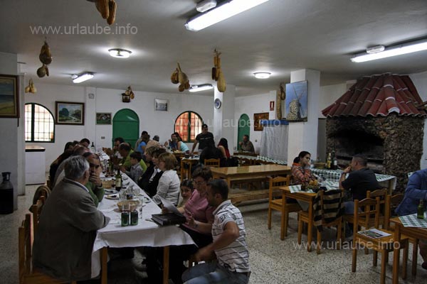 Im Innern des Restaurants La Candelilla isst man in rustikaler Atmosph&auml;re und das Essen schmeckt.