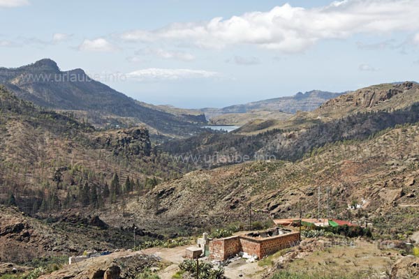 La Plata liegt auf der Fahrt nach San Bartolom&eacute; noch vor Cruz Grande. Von hier hat man eine herrliche Sicht auf den weit entfernt liegenden Embalse de Chira.
