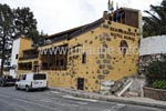 Innerhalb von San Bartolomé gibt es nur wenige Hotels. Das Hotel El Rural ist gleichzeitig auch ein uriges Restaurant, in dem man recht lecker essen kann.