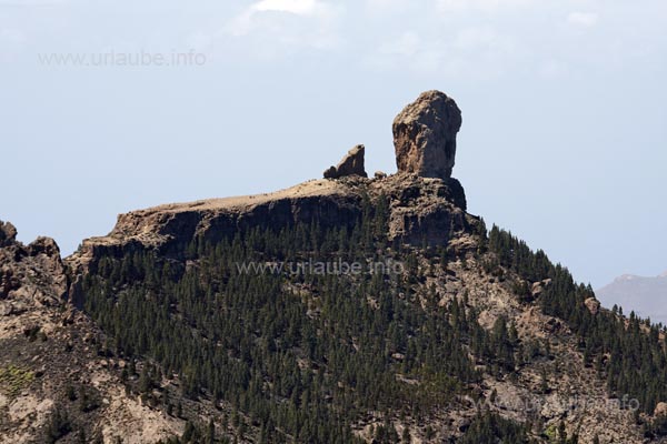 Den Roque Nublo erkennt man von Weitem an seiner einzigartigen knubbeligen Form.