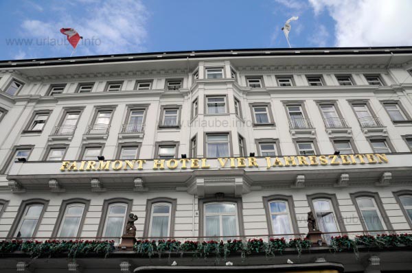 Die Fassade des Hotels Vier Jahreszeiten