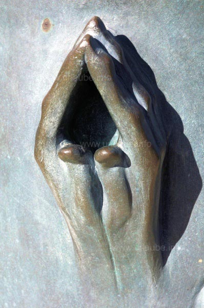 H&auml;nde, Detail der Skulptur Erden Engel